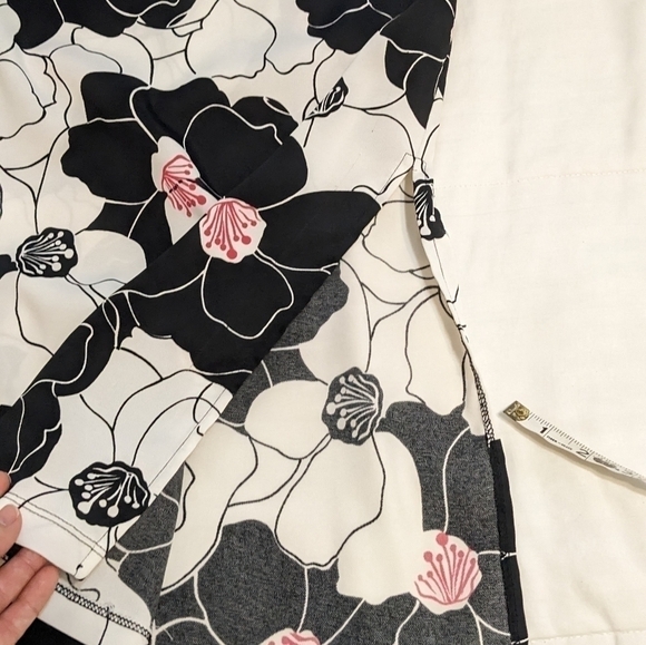 RAMPAGE stretchy floral pencil skirt w/ a slit up the left side size Extra small - Picture 5 of 7